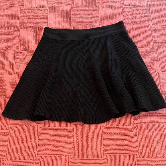 GAP women’s XL heavy knit Black above the knee Skirt - Picture 4 of 10